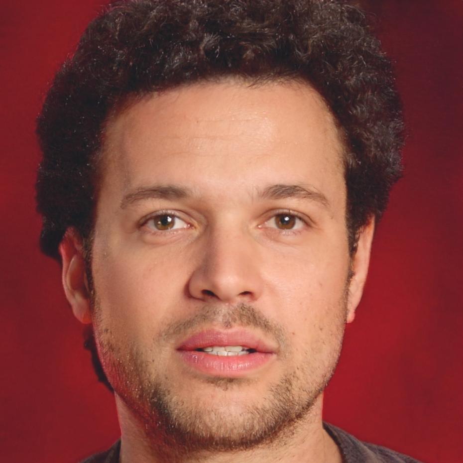 Portrait de Marc Dubois, expert en stratégie financière